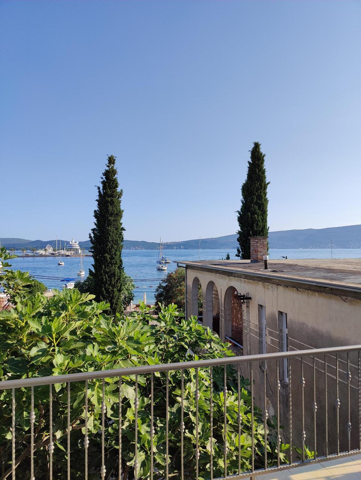 Miro Guesthouse Tivat Exterior foto