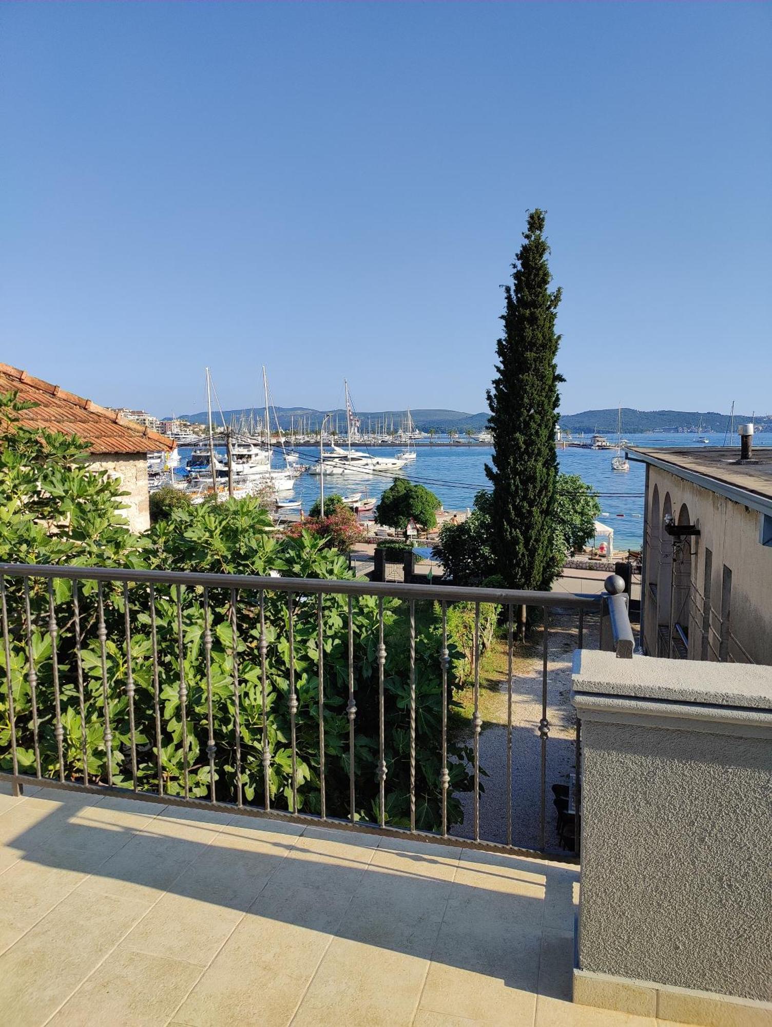 Miro Guesthouse Tivat Exterior foto